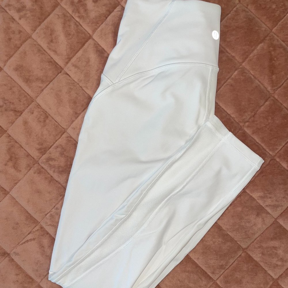 Lululemon Train Times 7/8 25" in White